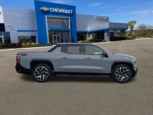 Used 2025 Chevrolet Silverado EV RST AWD/4WD image 27