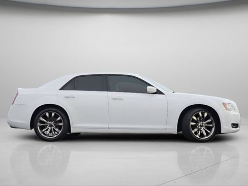 Used 2014 Chrysler 300 S image 23