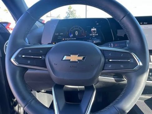 Used 2026 Chevrolet Equinox LT FWD image 34