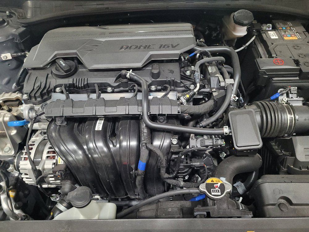 Used 2025 Hyundai Elantra SE FWD image 30