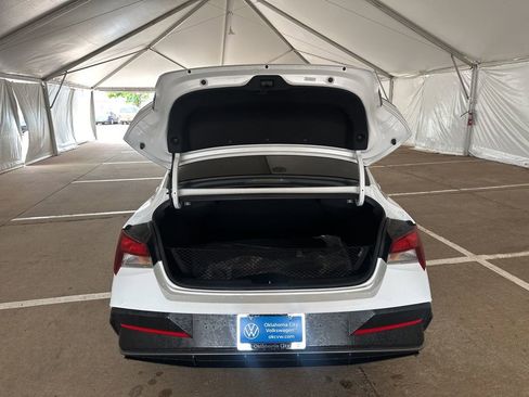 Used 2025 Hyundai Elantra Sport image 13