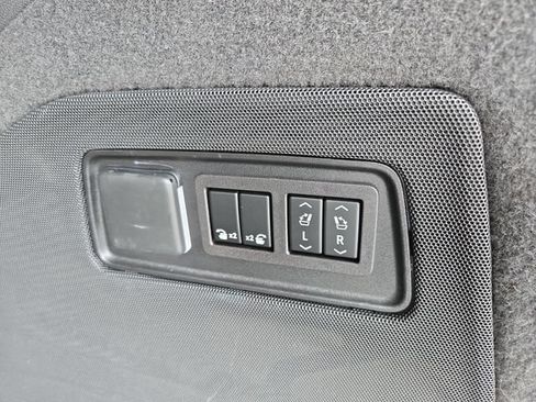 Used 2023 Cadillac Escalade Sport AWD/4WD image 38