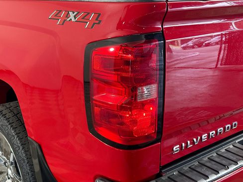 Used 2018 Chevrolet Silverado 1500 Custom w/ Custom Value Package AWD/4WD image 34