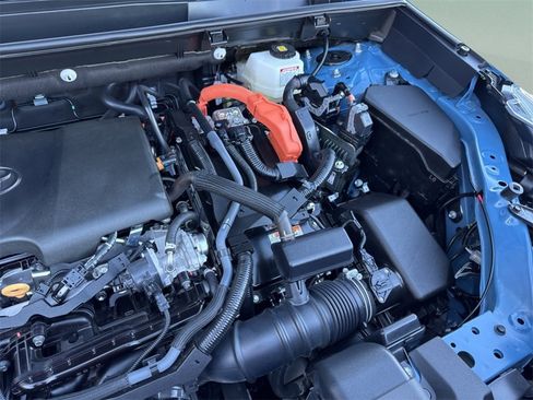 Used 2025 Toyota RAV4 SE image 42