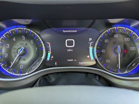 Certified 2025 Chrysler Pacifica Select FWD image 22
