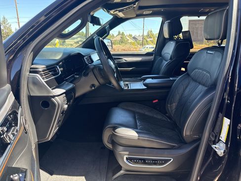 Used 2023 Jeep Grand Wagoneer Series III w/ Rear-Seat Entertainment Group image 7