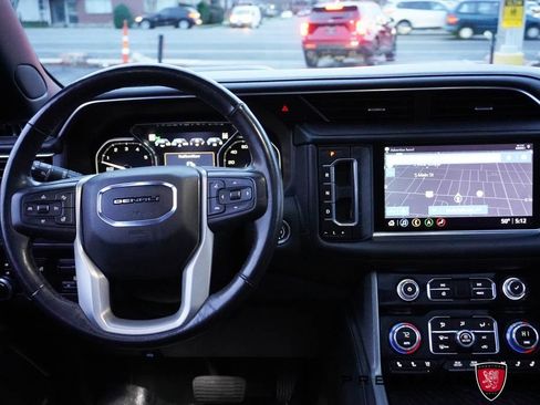 Used 2021 GMC Yukon XL Denali w/ Denali Premium Package image 31