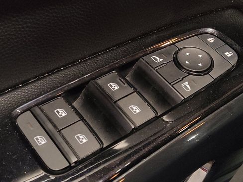 Used 2022 Nissan Pathfinder S image 27