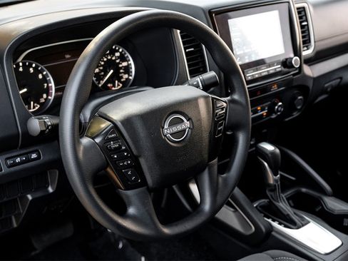 Used 2022 Nissan Frontier SV image 12