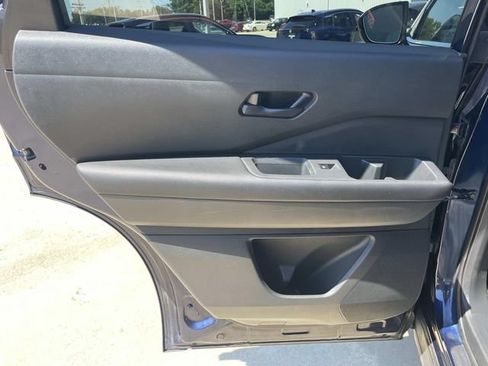 Used 2024 Nissan Pathfinder SV FWD image 12