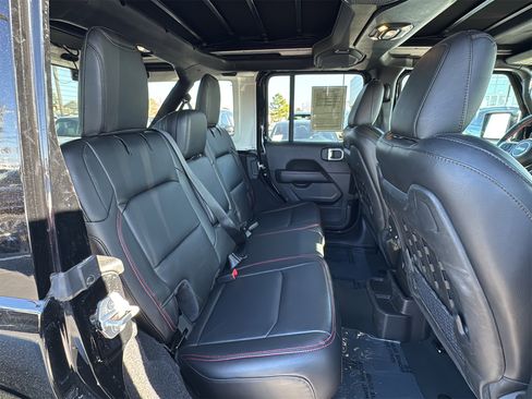 Used 2023 Jeep Wrangler Unlimited Rubicon w/ Cold Weather Group image 21