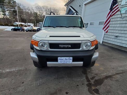 Used 2013 Toyota FJ Cruiser 4WD image 3
