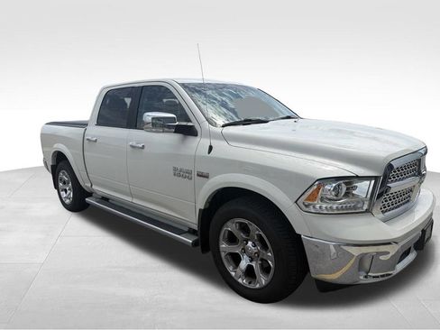 Used 2017 RAM 1500 Laramie w/ Convenience Group AWD/4WD image 17