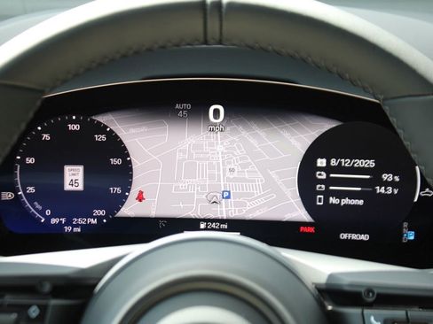 Certified 2025 Porsche Macan Electric RWD image 32