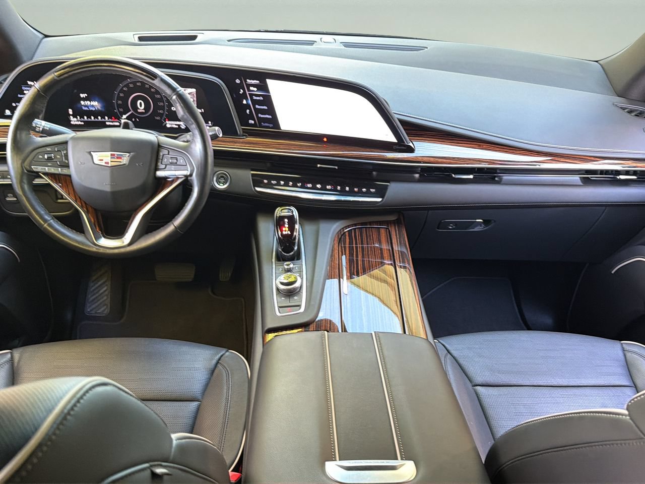 Used 2022 Cadillac Escalade Premium Luxury AWD/4WD image 15