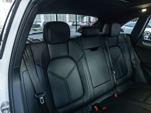 Certified 2026 Porsche Macan AWD/4WD image 37
