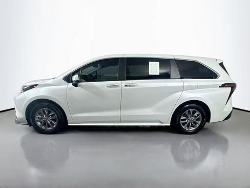 Used 2024 Toyota Sienna XLE image 8