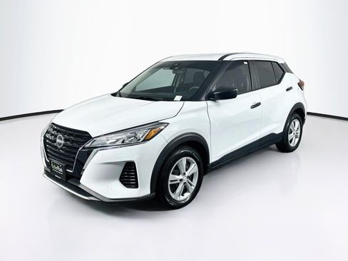 Used 2025 Nissan Kicks Play S FWD image 3