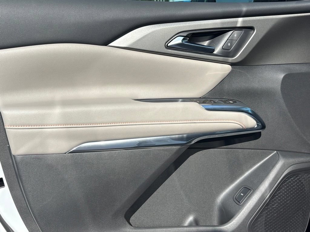 New 2027 Chevrolet Traverse LT FWD image 6