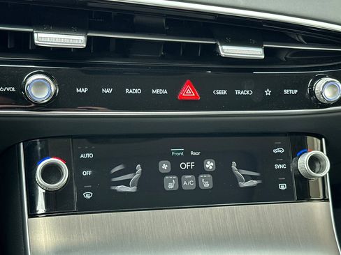 Used 2026 Genesis GV70 2.5T Select image 23