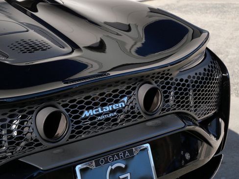 Used 2024 McLaren Artura image 13