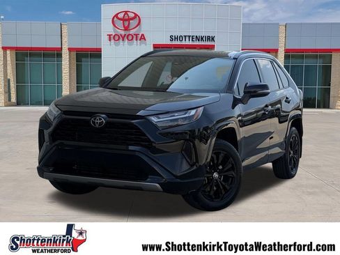 Used 2025 Toyota RAV4 SE AWD/4WD image 1