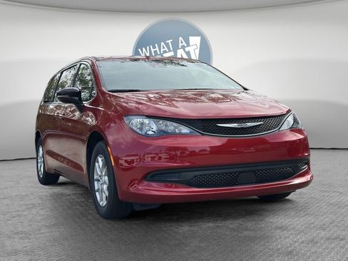 New 2026 Chrysler Voyager LX image 32