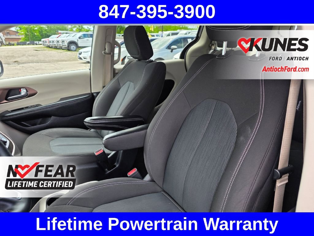 Used 2023 Chrysler Voyager LX FWD image 29