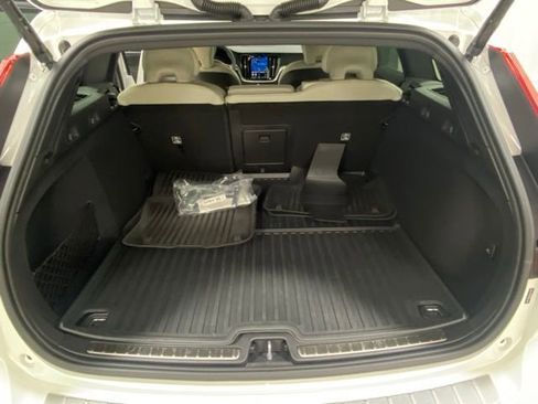 Used 2025 Volvo V60 B5 Cross Country Ultra AWD/4WD image 9