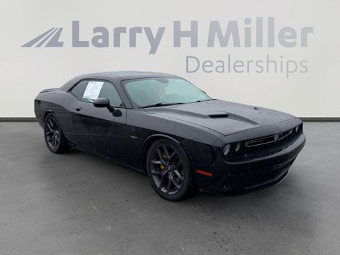 Used 2018 Dodge Challenger R/T RWD image 8
