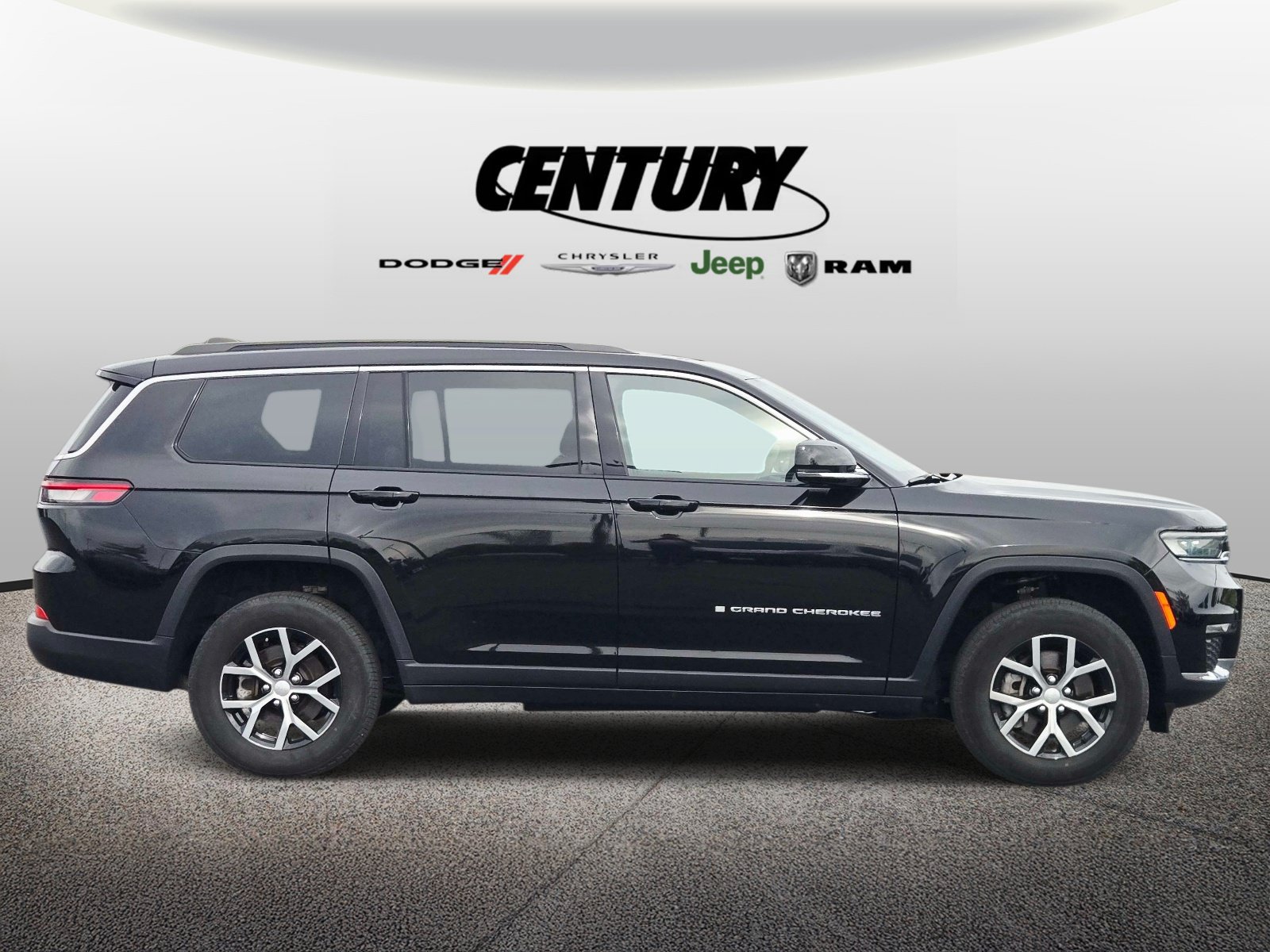 Used 2024 Jeep Grand Cherokee L Limited AWD/4WD image 2