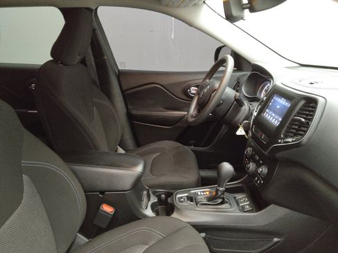 Used 2021 Jeep Cherokee Latitude FWD image 21