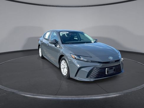 Used 2025 Toyota Camry LE FWD image 12