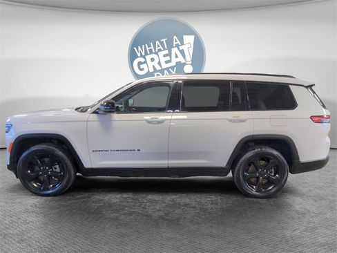 Used 2023 Jeep Grand Cherokee L Altitude image 7