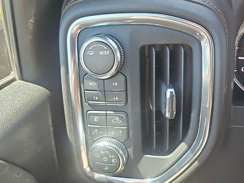 Used 2023 GMC Sierra 3500 AT4 w/ AT4 Preferred Package AWD/4WD image 11