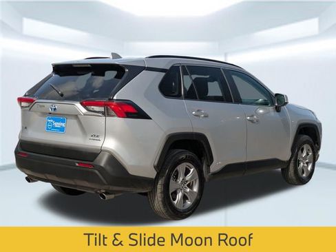 Used 2022 Toyota RAV4 XLE w/ Convenience Package image 6