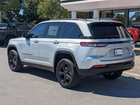 New 2025 Jeep Grand Cherokee Limited w/ Luxury Tech Group II AWD/4WD image 7