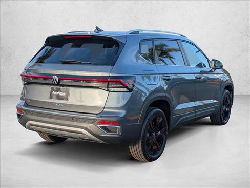 New 2026 Volkswagen Taos SE image 2