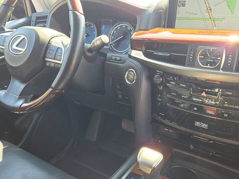 Used 2017 Lexus LX 570 4WD image 9