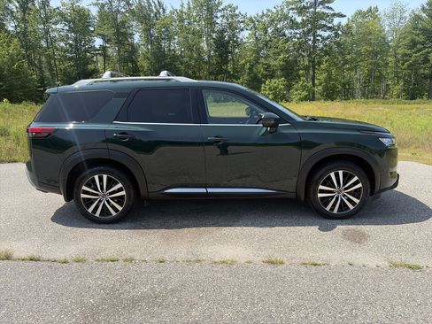 Certified 2024 Nissan Pathfinder Platinum AWD/4WD image 4