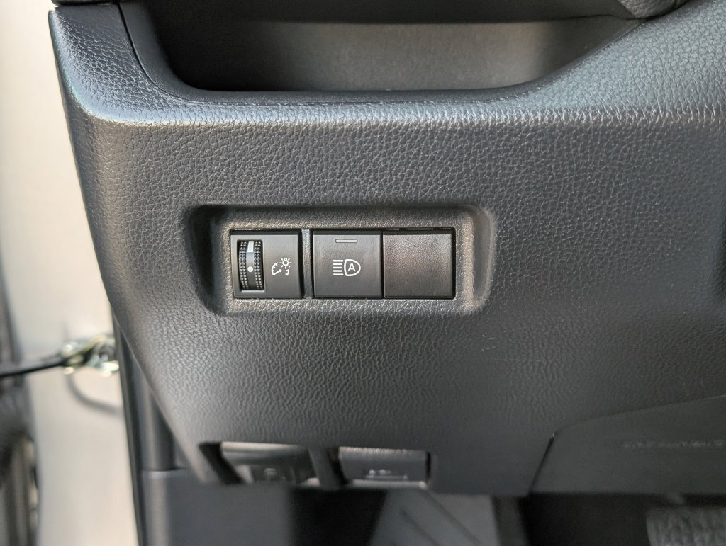 Used 2022 Toyota RAV4 XLE AWD/4WD image 11
