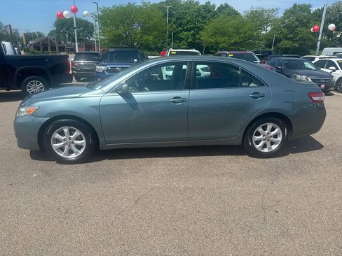 Used 2011 Toyota Camry LE w/ LE Extra-Value Pkg FWD image 5