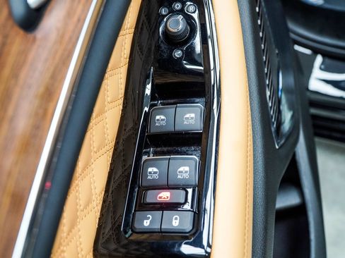 Used 2023 Jeep Grand Cherokee Summit w/ Luxury Tech Group V AWD/4WD image 32
