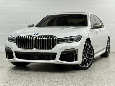 Used 2022 BMW M760i xDrive w/ Luxury Rear Seating Package AWD/4WD image 2