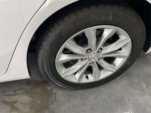 Used 2024 Chevrolet Malibu LT image 9