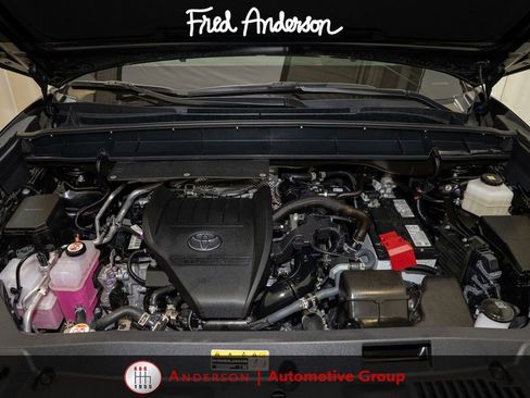 Used 2025 Toyota Highlander LE FWD image 20