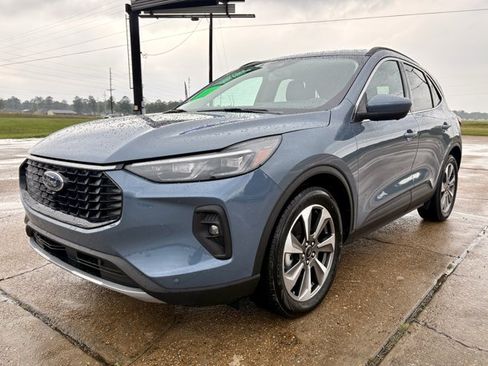 Certified 2025 Ford Escape Platinum w/ Premium Technology Package FWD image 3