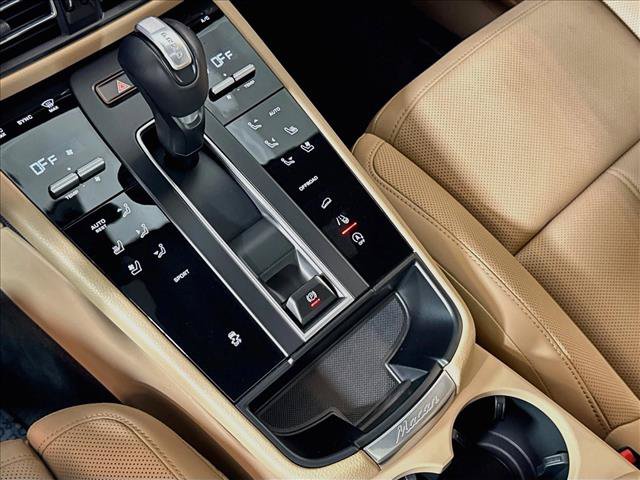 Certified 2026 Porsche Macan Turbo AWD/4WD image 19