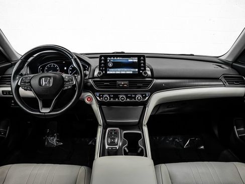 Used 2018 Honda Accord Touring image 19