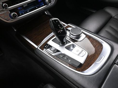 Used 2020 BMW 750i xDrive w/ M Sport Package AWD/4WD image 46